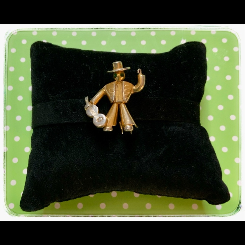 Vintage Industria Argentina Man with Guitar Brooch/Pin.